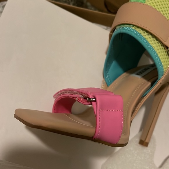 BRAND NEW STEVE MADDEN VIRTUAL TAN/ MUTLI HEELS SIZE 6. MOTIVATED SELLER - Picture 9 of 13